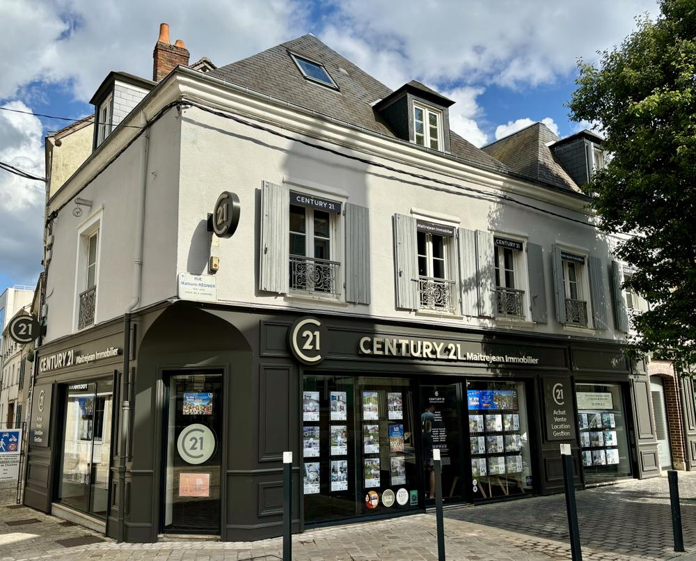 l'équipe de l'agence Maitrejean Immobilier