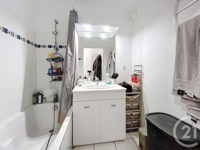 Appartement F3 à vendre - 3 pièces - 65.6 m2 - CHARTRES - 28 - CENTRE - Century 21 Maitrejean Immobilier