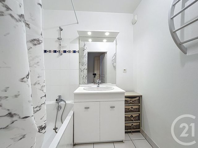 Appartement F3 à vendre - 3 pièces - 65.6 m2 - CHARTRES - 28 - CENTRE - Century 21 Maitrejean Immobilier