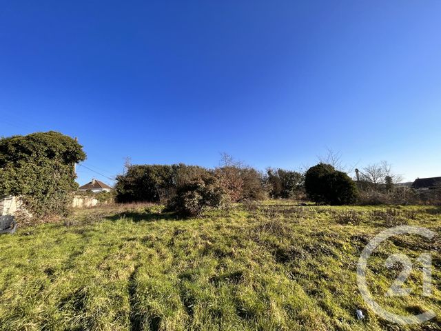 terrain - BOUGLAINVAL - 28