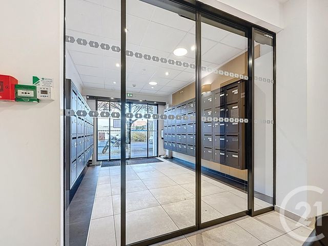 Appartement Studio à vendre - 1 pièce - 32.0 m2 - CHARTRES - 28 - CENTRE - Century 21 Maitrejean Immobilier