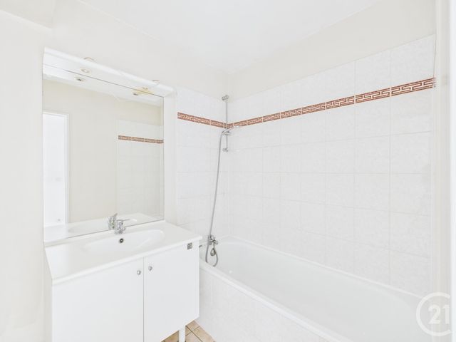 Appartement T3 à vendre - 3 pièces - 67.83 m2 - CHARTRES - 28 - CENTRE - Century 21 Maitrejean Immobilier