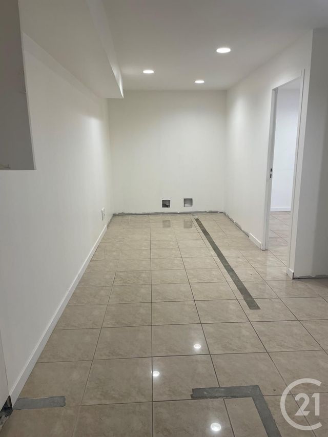 Afficher la photo en grand commerce à vendre - 42.73 m2 - LEVES - 28 - CENTRE - Century 21 Maitrejean Immobilier