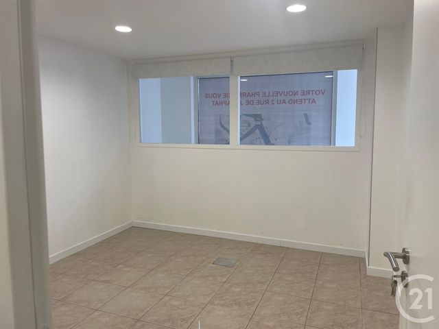 Afficher la photo en grand commerce à vendre - 42.73 m2 - LEVES - 28 - CENTRE - Century 21 Maitrejean Immobilier