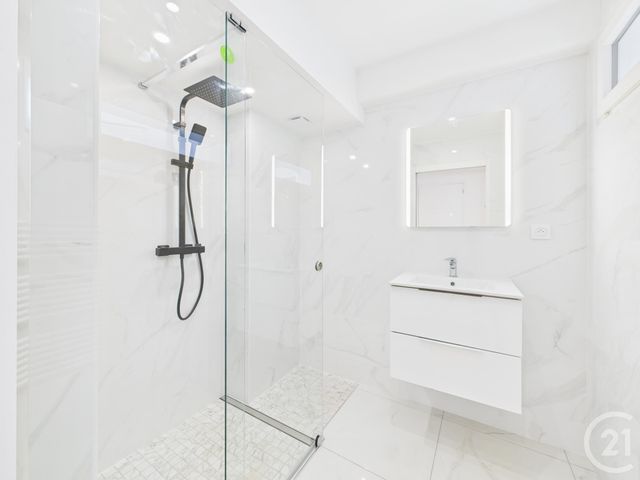 Appartement T1 à vendre - 1 pièce - 43.85 m2 - CHARTRES - 28 - CENTRE - Century 21 Maitrejean Immobilier