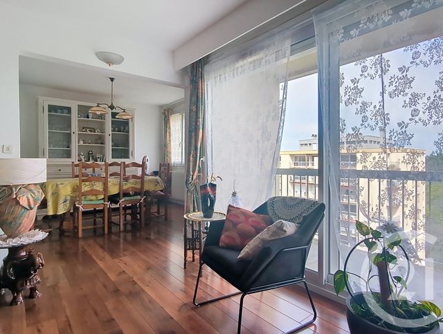 Appartement T4 à vendre - 4 pièces - 84.51 m2 - CHARTRES - 28 - CENTRE - Century 21 Maitrejean Immobilier