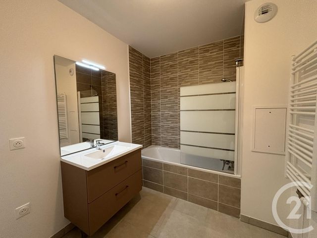 Appartement F3 à louer - 3 pièces - 58.94 m2 - LE COUDRAY - 28 - CENTRE - Century 21 Maitrejean Immobilier