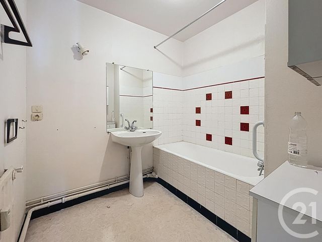 Appartement F5 à vendre - 5 pièces - 91.22 m2 - CHARTRES - 28 - CENTRE - Century 21 Maitrejean Immobilier