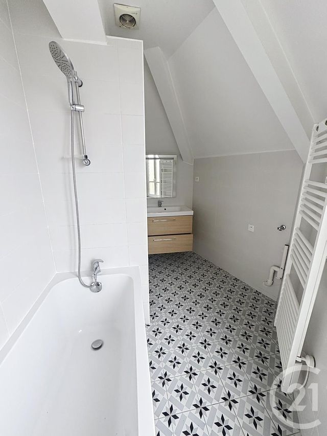 Appartement F4 à vendre - 4 pièces - 73.0 m2 - CHARTRES - 28 - CENTRE - Century 21 Maitrejean Immobilier
