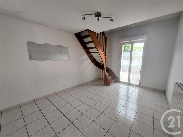 Appartement Duplex à louer - 2 pièces - 31.84 m2 - LUCE - 28 - CENTRE - Century 21 Maitrejean Immobilier