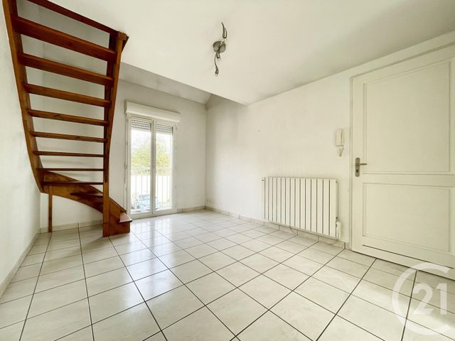 Appartement Duplex à louer - 2 pièces - 31.84 m2 - LUCE - 28 - CENTRE - Century 21 Maitrejean Immobilier