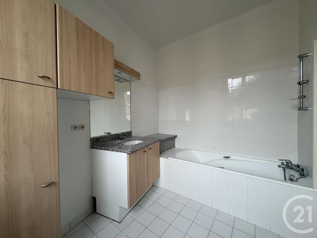 Appartement F3 à louer - 4 pièces - 85.31 m2 - CHARTRES - 28 - CENTRE - Century 21 Maitrejean Immobilier