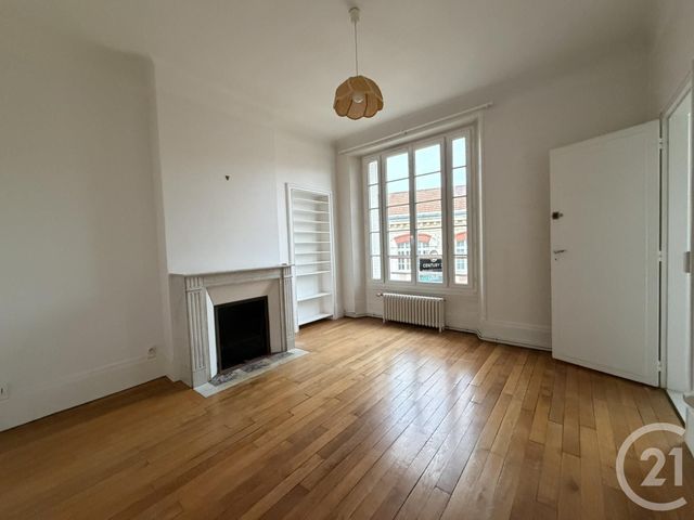 Appartement F3 à louer - 4 pièces - 85.31 m2 - CHARTRES - 28 - CENTRE - Century 21 Maitrejean Immobilier