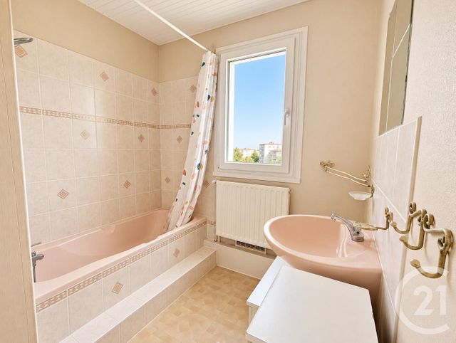 Appartement F3 à vendre - 3 pièces - 67.06 m2 - CHARTRES - 28 - CENTRE - Century 21 Maitrejean Immobilier