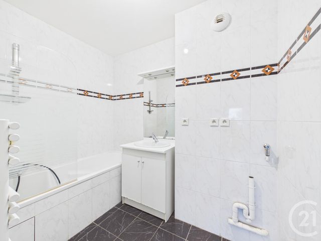 Appartement F3 à vendre - 3 pièces - 66.53 m2 - CHARTRES - 28 - CENTRE - Century 21 Maitrejean Immobilier