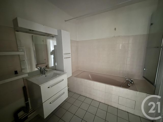 Appartement F5 à louer - 4 pièces - 115.14 m2 - CHARTRES - 28 - CENTRE - Century 21 Maitrejean Immobilier