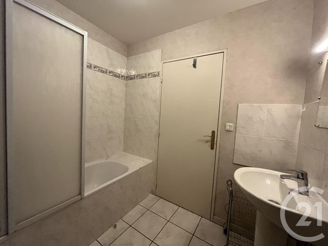 Appartement F3 à louer - 3 pièces - 65.99 m2 - CHARTRES - 28 - CENTRE - Century 21 Maitrejean Immobilier