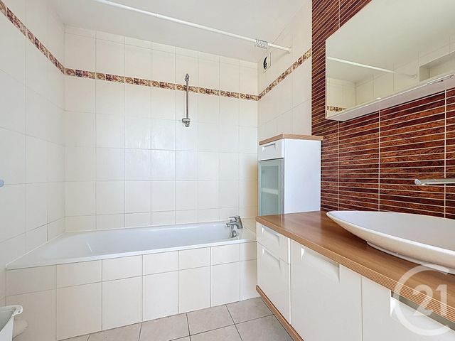 Appartement T4 à vendre - 4 pièces - 82.92 m2 - CHARTRES - 28 - CENTRE - Century 21 Maitrejean Immobilier