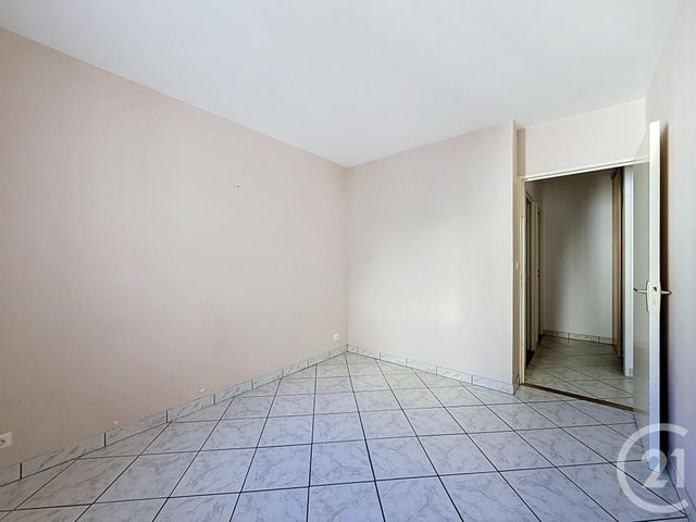 Appartement T4 à vendre - 4 pièces - 73.55 m2 - CHARTRES - 28 - CENTRE - Century 21 Maitrejean Immobilier