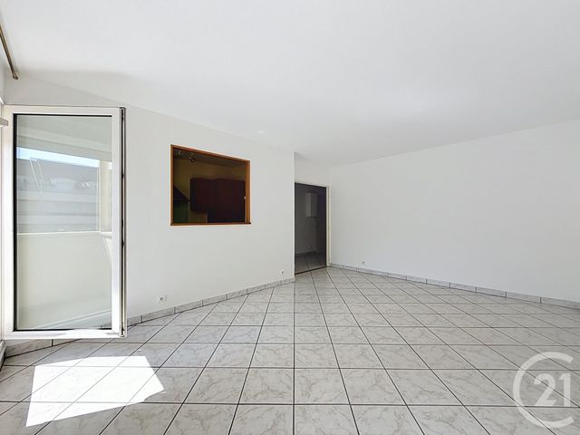 Appartement T4 à vendre - 4 pièces - 73.55 m2 - CHARTRES - 28 - CENTRE - Century 21 Maitrejean Immobilier