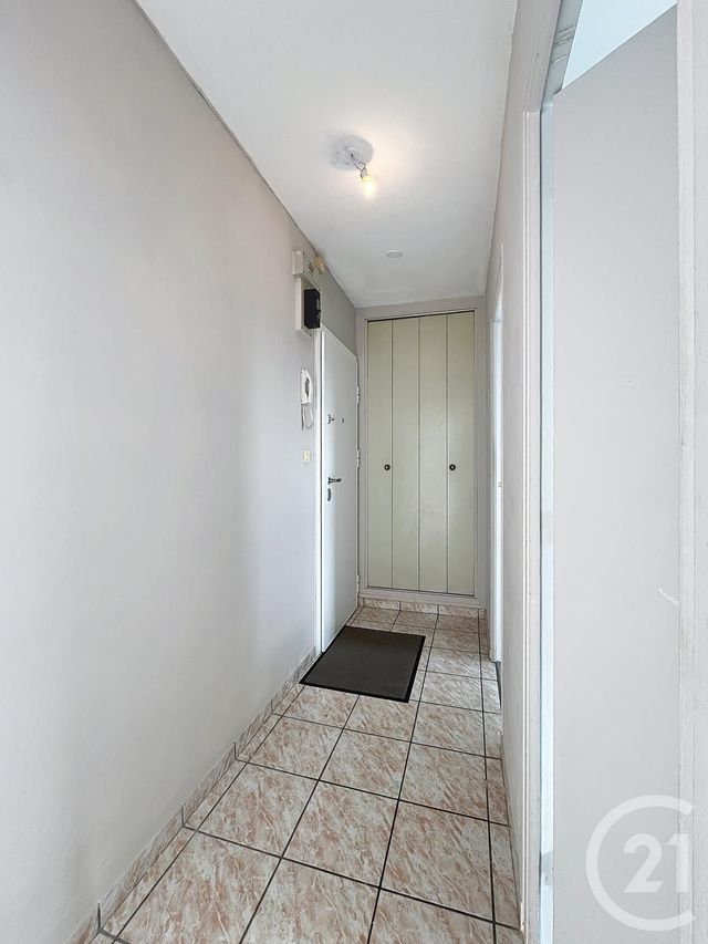Appartement F1 à vendre - 1 pièce - 29.54 m2 - CHARTRES - 28 - CENTRE - Century 21 Maitrejean Immobilier