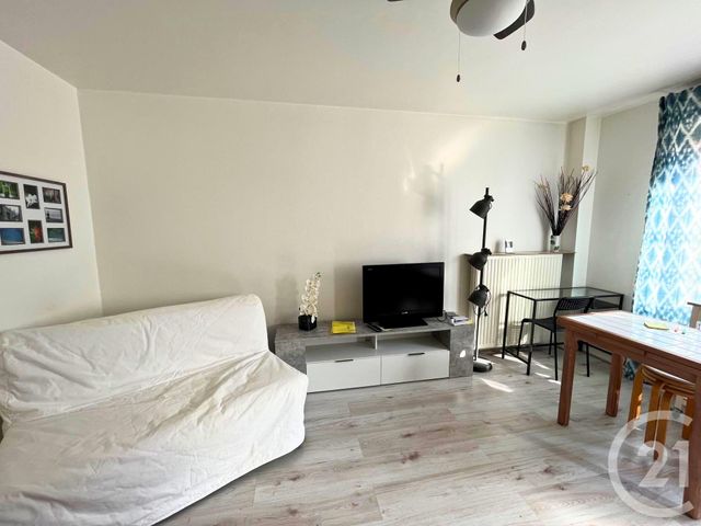 Appartement F1 à vendre - 1 pièce - 24.66 m2 - CHARTRES - 28 - CENTRE - Century 21 Maitrejean Immobilier