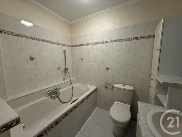 Appartement F4 à louer - 5 pièces - 112.11 m2 - CHARTRES - 28 - CENTRE - Century 21 Maitrejean Immobilier