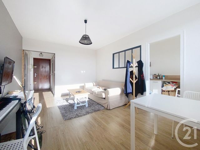 Appartement F1 à vendre - 1 pièce - 29.42 m2 - CHARTRES - 28 - CENTRE - Century 21 Maitrejean Immobilier