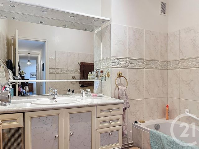 Appartement F4 à louer - 5 pièces - 121.89 m2 - CHARTRES - 28 - CENTRE - Century 21 Maitrejean Immobilier