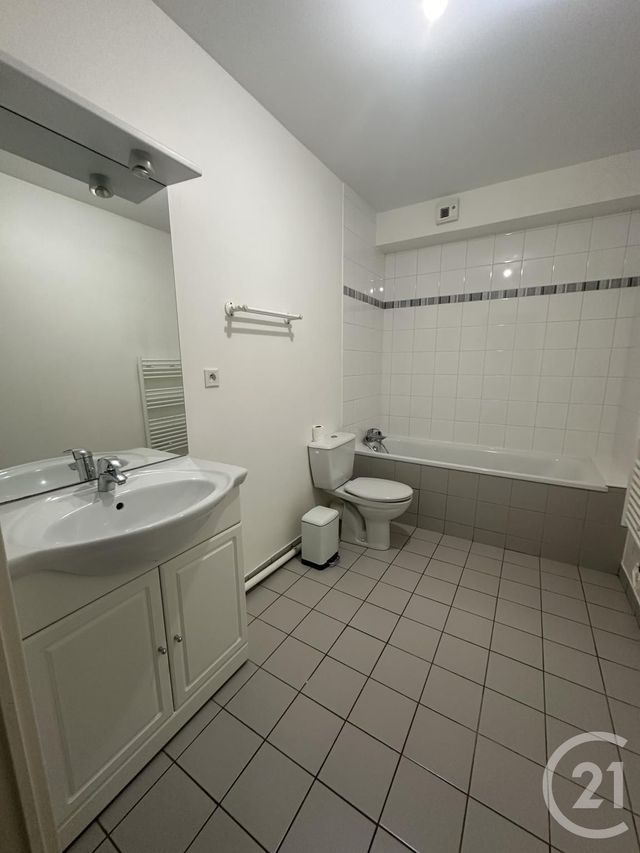 Appartement T1 à vendre - 1 pièce - 33.89 m2 - CHARTRES - 28 - CENTRE - Century 21 Maitrejean Immobilier