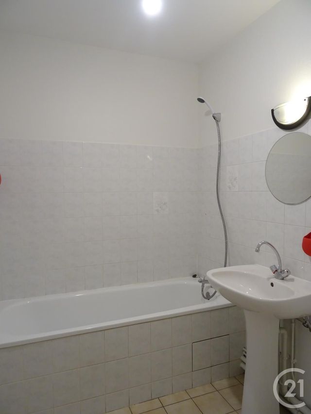 Appartement F1 à louer - 1 pièce - 27.3 m2 - CHARTRES - 28 - CENTRE - Century 21 Maitrejean Immobilier