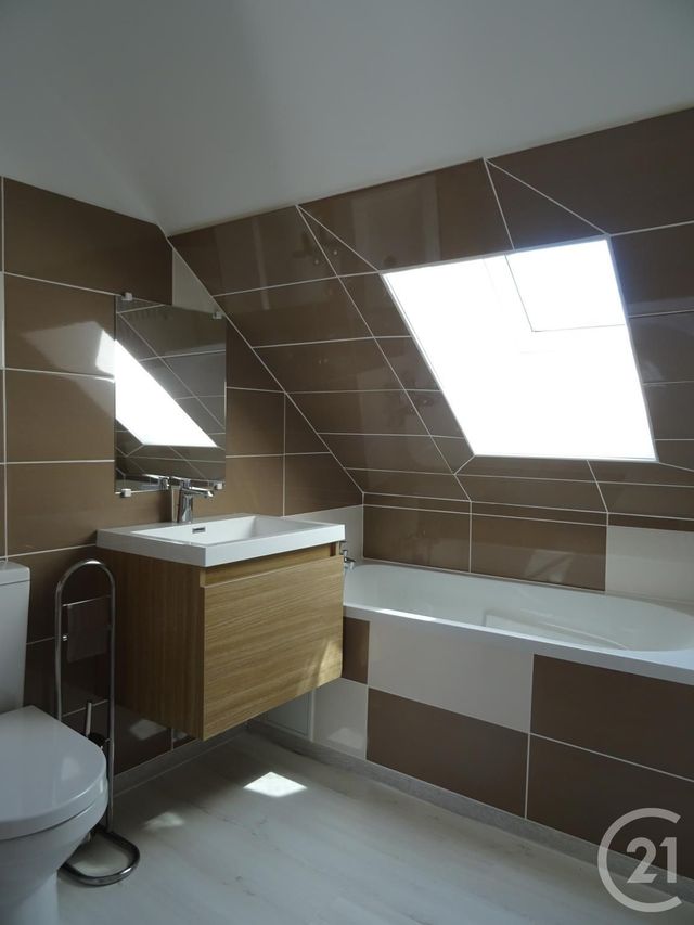 maison à louer - 4 pièces - 88.9 m2 - CHARTRES - 28 - CENTRE - Century 21 Maitrejean Immobilier