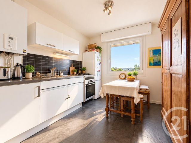 Appartement F4 à vendre - 4 pièces - 87.01 m2 - CHARTRES - 28 - CENTRE - Century 21 Maitrejean Immobilier
