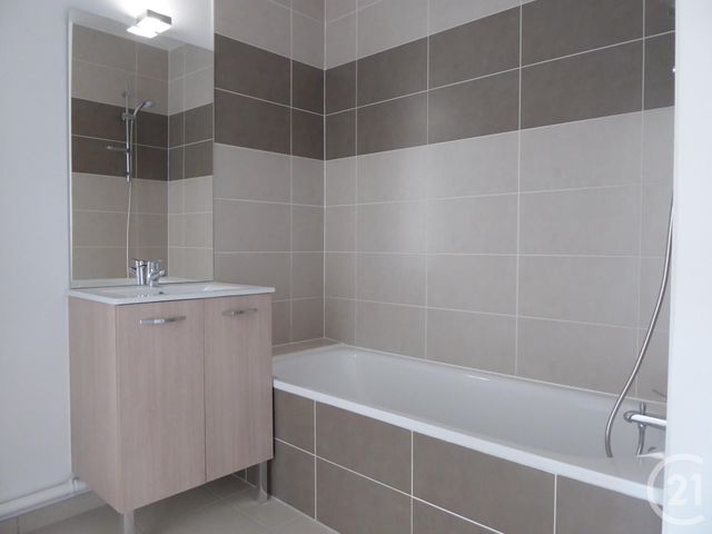 Appartement F4 à louer - 4 pièces - 85.75 m2 - CHARTRES - 28 - CENTRE - Century 21 Maitrejean Immobilier