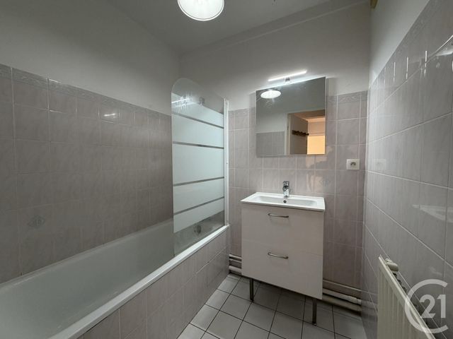 Appartement F2 à louer - 2 pièces - 53.34 m2 - CHARTRES - 28 - CENTRE - Century 21 Maitrejean Immobilier