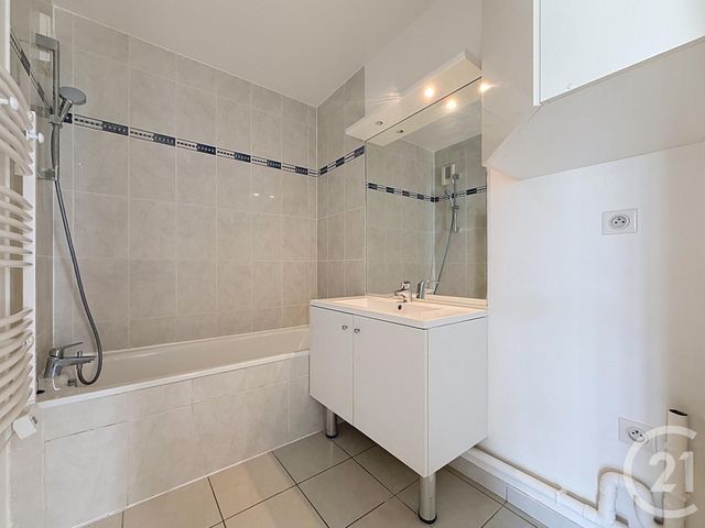 Appartement F3 à vendre - 3 pièces - 60.32 m2 - CHARTRES - 28 - CENTRE - Century 21 Maitrejean Immobilier