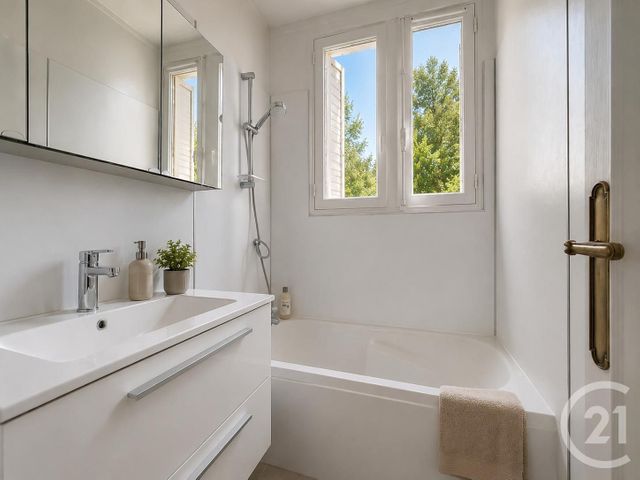 Appartement T3 à vendre - 3 pièces - 65.87 m2 - CHARTRES - 28 - CENTRE - Century 21 Maitrejean Immobilier