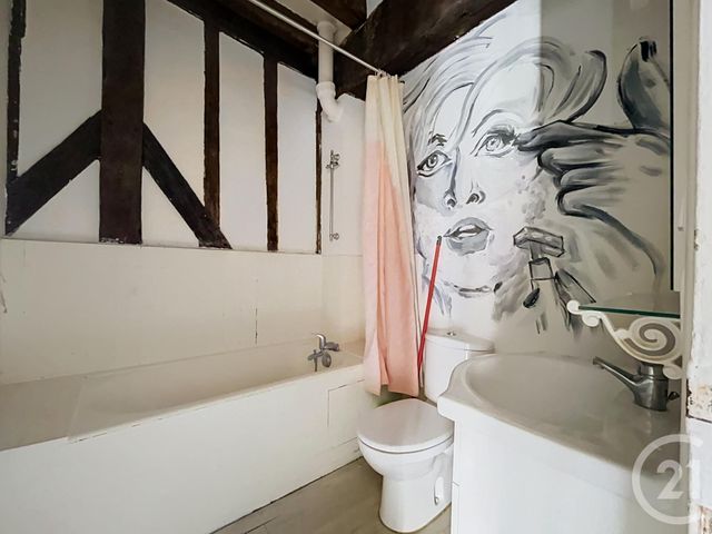 Appartement F2 à vendre - 2 pièces - 38.79 m2 - CHARTRES - 28 - CENTRE - Century 21 Maitrejean Immobilier