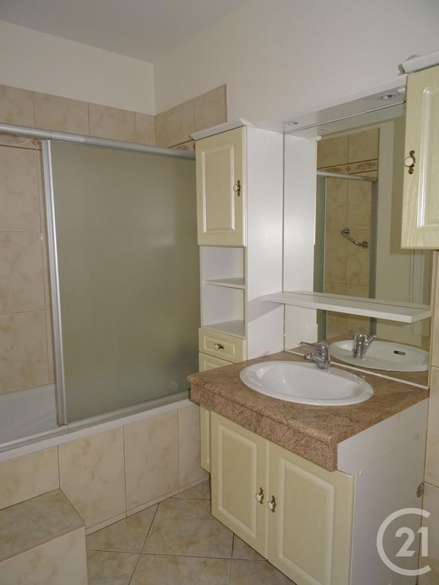 Appartement F3 à louer - 3 pièces - 74.0 m2 - CHARTRES - 28 - CENTRE - Century 21 Maitrejean Immobilier