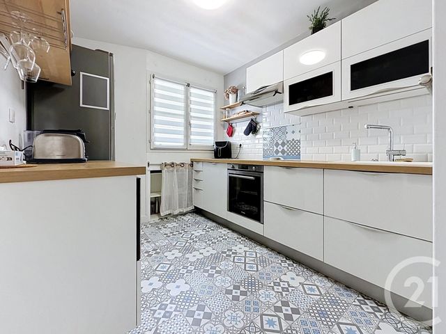 Appartement F5 à vendre - 4 pièces - 97.0 m2 - CHARTRES - 28 - CENTRE - Century 21 Maitrejean Immobilier