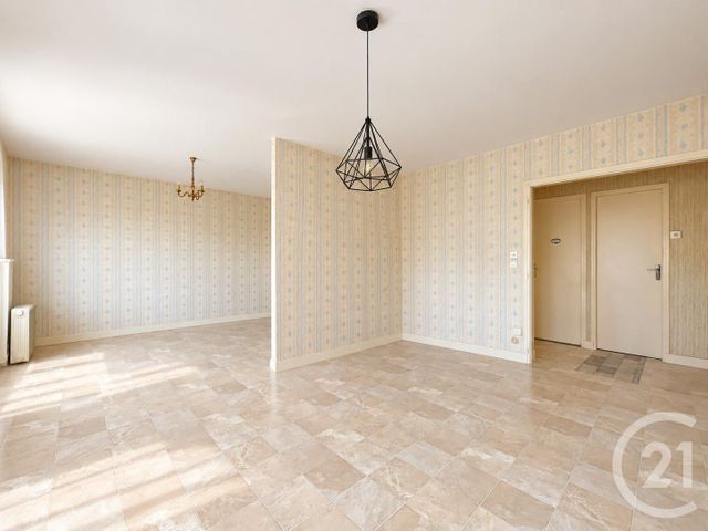 Appartement F2 bis à vendre - 4 pièces - 67.14 m2 - CHARTRES - 28 - CENTRE - Century 21 Maitrejean Immobilier