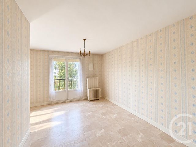 Appartement F2 bis à vendre - 4 pièces - 67.14 m2 - CHARTRES - 28 - CENTRE - Century 21 Maitrejean Immobilier