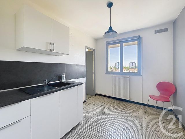 Appartement F2 bis à vendre - 4 pièces - 67.14 m2 - CHARTRES - 28 - CENTRE - Century 21 Maitrejean Immobilier