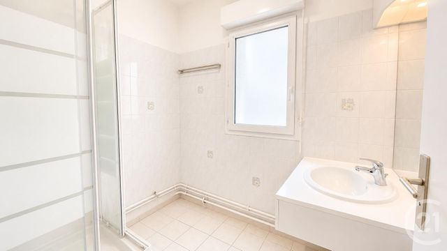 Appartement F3 à vendre - 3 pièces - 60.52 m2 - CHARTRES - 28 - CENTRE - Century 21 Maitrejean Immobilier