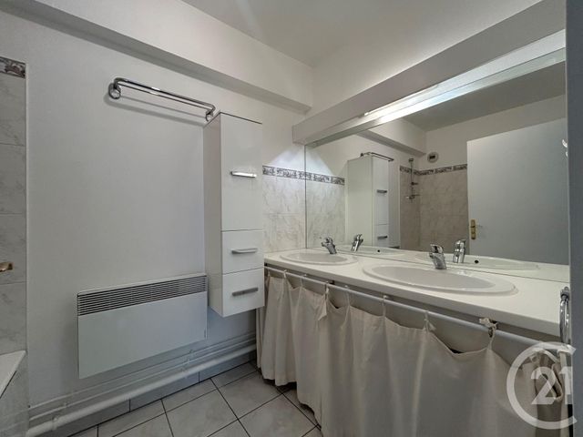 Appartement T4 à louer - 4 pièces - 111.5 m2 - CHARTRES - 28 - CENTRE - Century 21 Maitrejean Immobilier