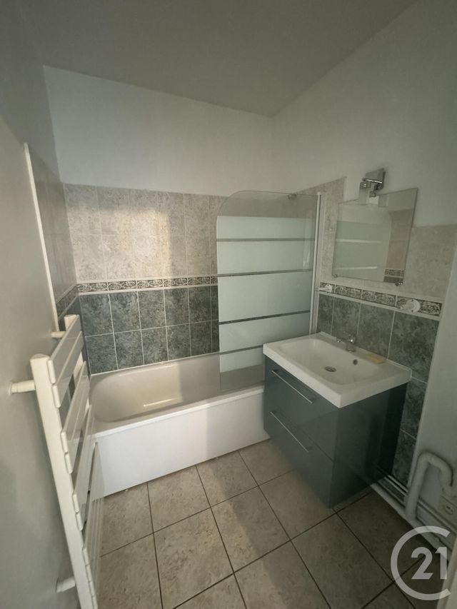 Appartement F2 à louer - 2 pièces - 42.9 m2 - CHARTRES - 28 - CENTRE - Century 21 Maitrejean Immobilier