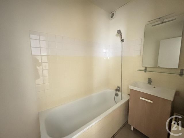Appartement F1 à louer - 1 pièce - 35.26 m2 - CHARTRES - 28 - CENTRE - Century 21 Maitrejean Immobilier